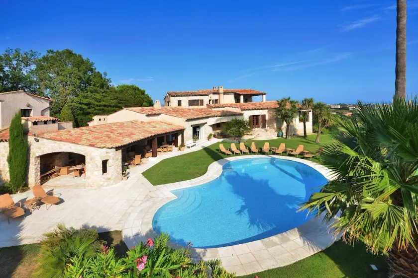 Luxurious Villa with Pool, Tennis Court, Pétanque, Bar, Pizza Oven, and Sea View - Image 1
