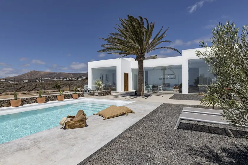 Unique house, with a lot of charm in an idyllic place - Image 1