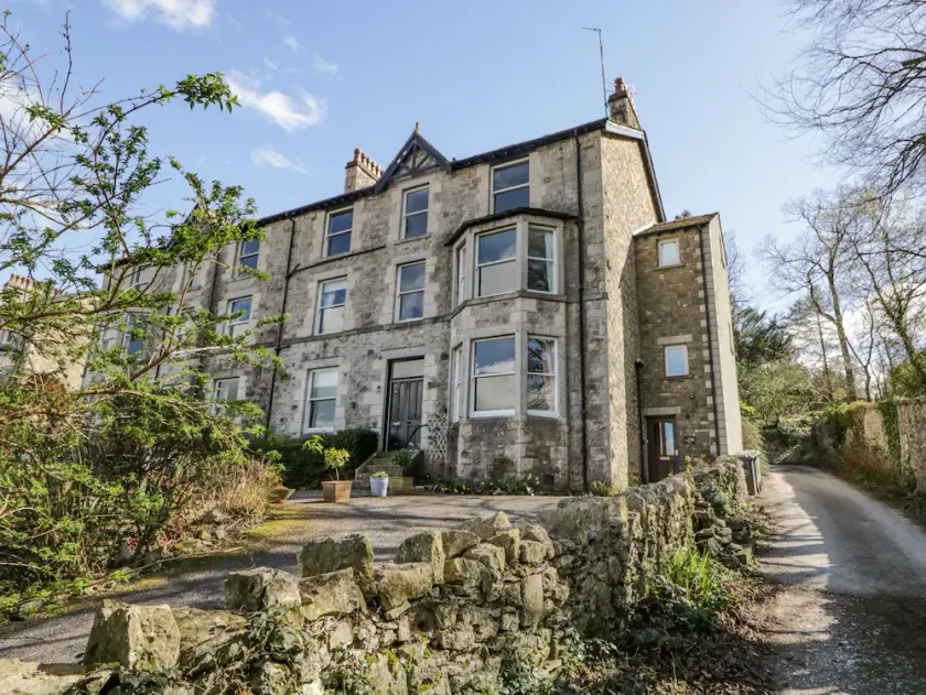 CROW'S NEST, family friendly in Arnside - Image 1