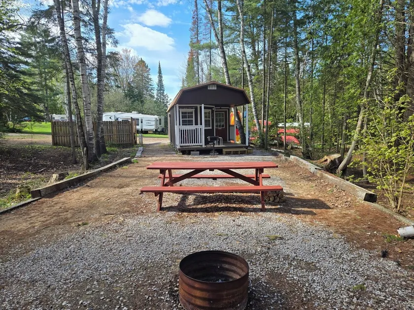 Bings Bearadise Cabin 35 min. from Pictured Rocks on the Manistique River - Image 1