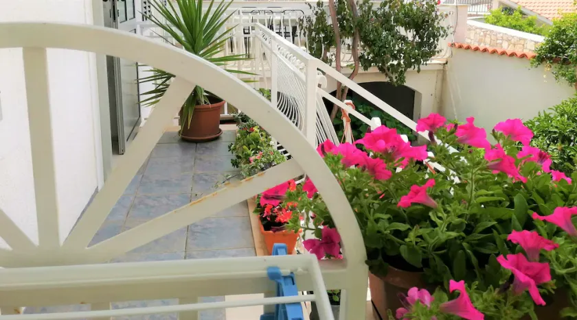Studio flat with balcony and sea view Vis (AS-2476-d) - Image 1