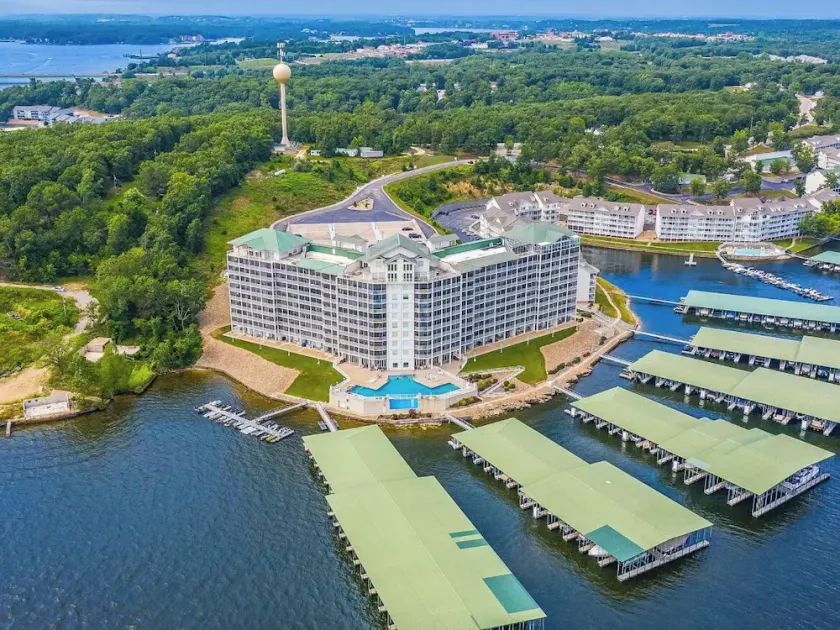 Perfect Location! Newly Remodeled- 2021 Condo right in the heart of Osage Beach - Image 1