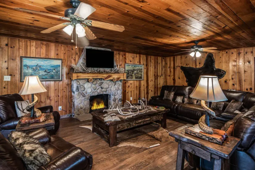 The Roost Downtown | Holzofen, Whirlpool! - Image 1