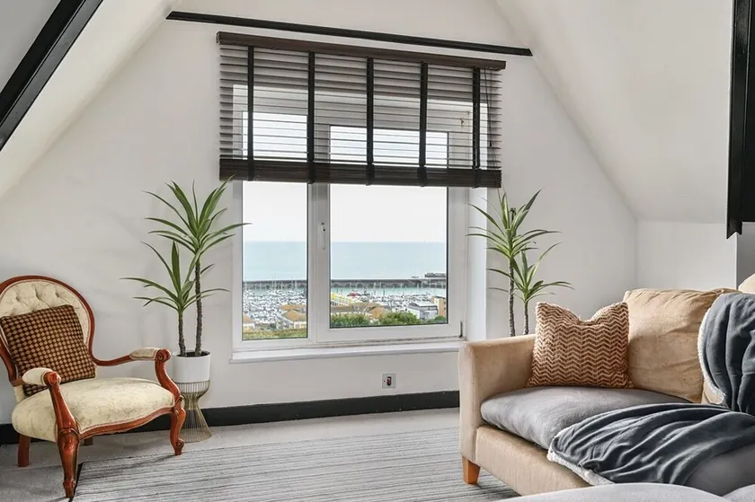 Host & Stay - The Cliff Greenhouse - Image 1