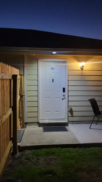 Cozy Veteran owned apartment. - Image 1
