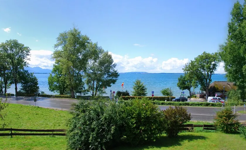 160 m² direttamente sul \"Mare Bavarese\" con spettacolare vista sul lago e sulle montagne - Image 1