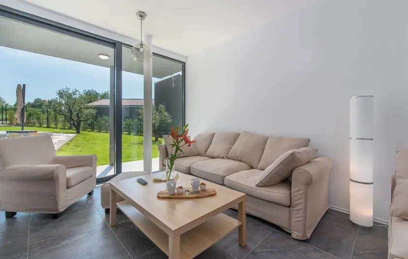 Relájese y disfrute de la hermosa Istria interior desde la lujosa y elegante villa. - Image 1