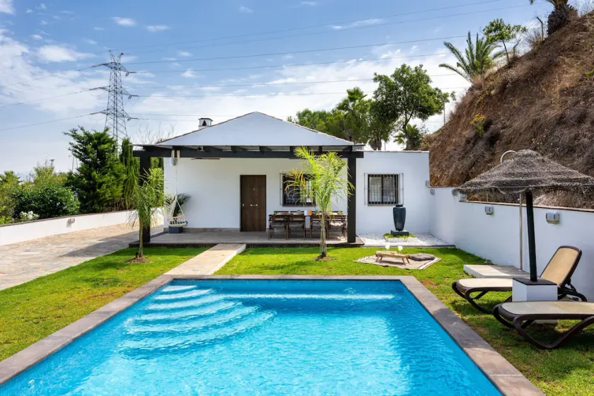 Ferienhaus Kanmarala mit Bergblick, Pool und WLAN - Image 1