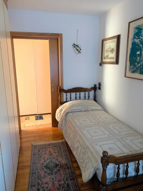 Spacious and bright apartment with garden in central area - Image 1