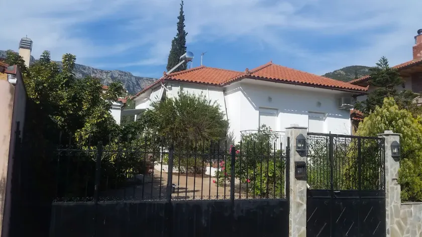 TYROS HOUSE  Villa House 2 minutes from the Beach & Shops. - Image 1