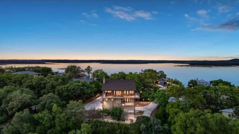 Canyon Lakehouse Panoramic Lake Views with Firepit! - Image 1