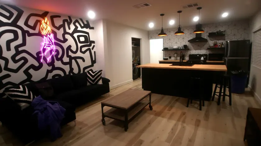 2BR Lit & Spacious Across from Netflix - Image 1