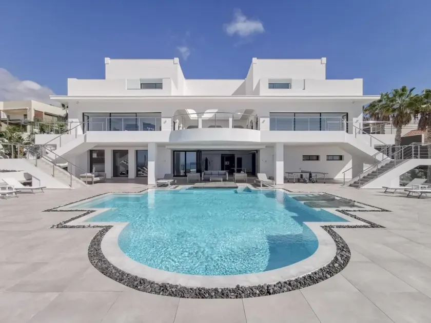 KARAT Villa Presidencial - Image 1