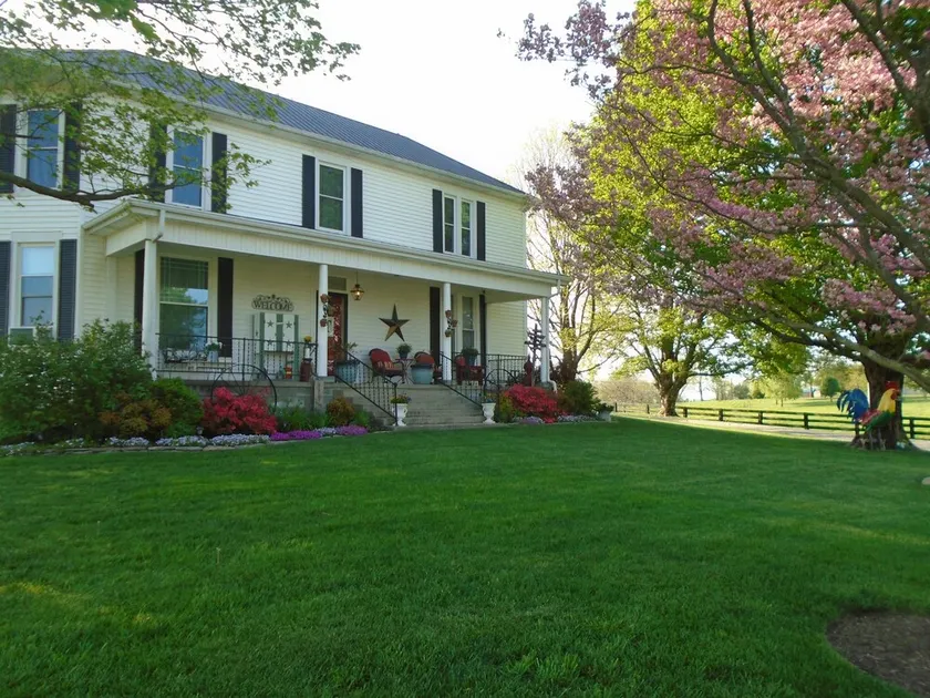 Farmhouse in the Country-Perfect Place to Relax and Enjoy Family and Friends! - Image 1