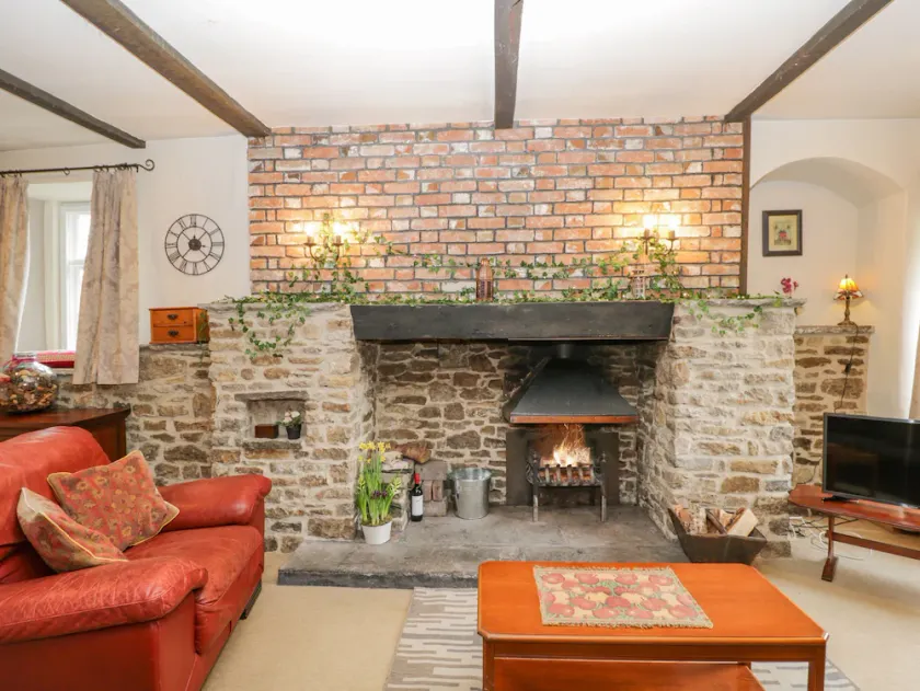 Field Cottage - Image 1