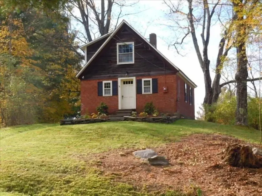 Gemütliches historisches Cottage auf einem Hügel mit Blick auf den Mount Ascutney - Image 1