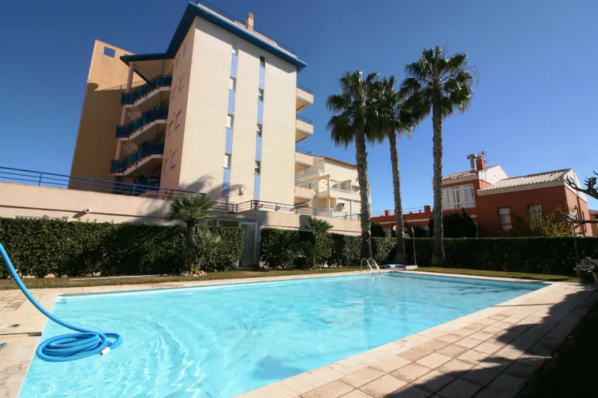 Apartment with pool and sea views. - Image 1