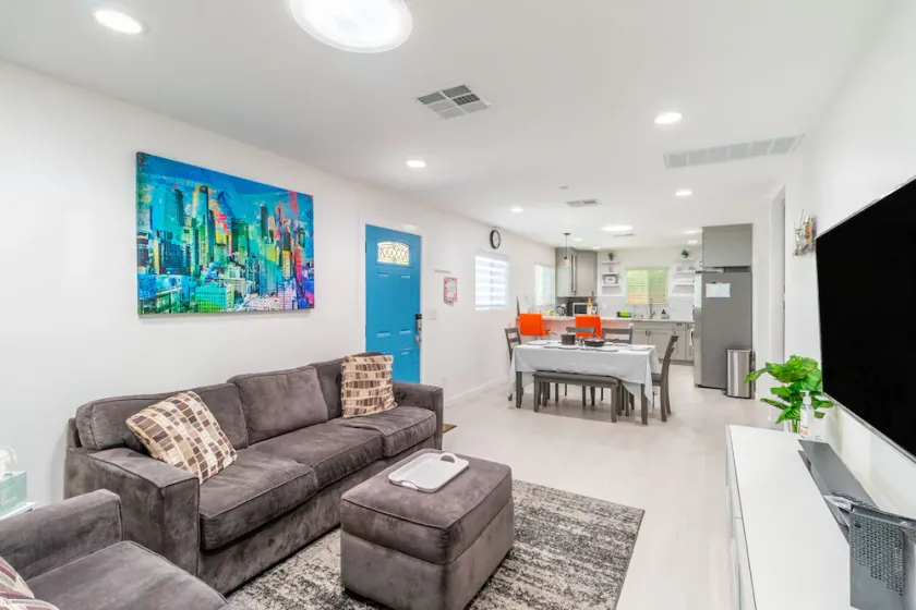Residential home with Yard Perfect for Monthly Stays - Image 1