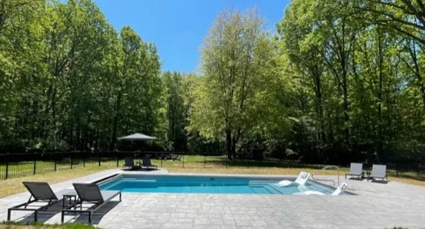 Warren Woods Pool Retreat on private 5 acres, large heated pool & hotub - Image 1