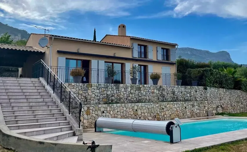 A Beautiful Villa Nested In The French Riviera - Image 1
