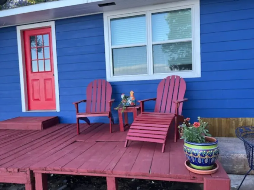 Quiet cottage on the water at Lake Livingston - Image 1