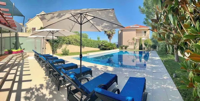 Holiday apartment with garden and air conditioning and pool - Image 1