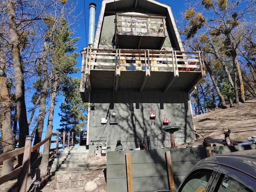 Majestic mountain retreat - Image 1