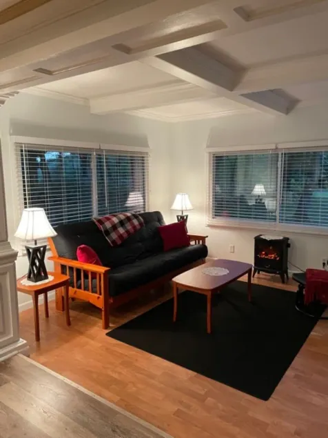 Arbor Acres Cottage!  Bright, cheery, cozy and ready for you right by Wis Dells! - Image 1