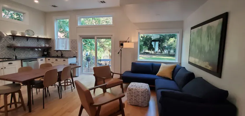 Fresh, New, Light & Airy. 1.2  miles to Magnolia Silos, 1 mile to the Stadium - Image 1