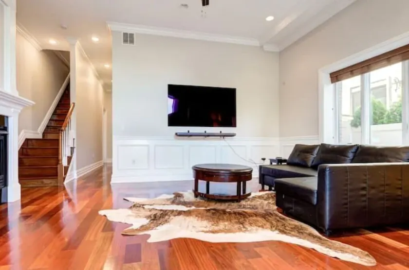Luxury 1B/1B Apartment by Hudson – 10 mins to NYC - Image 1