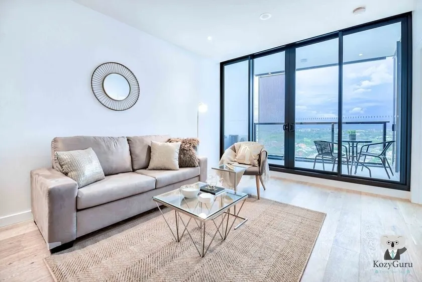 Fortitude Valley 2Bed with Car Park Central Location - Image 1