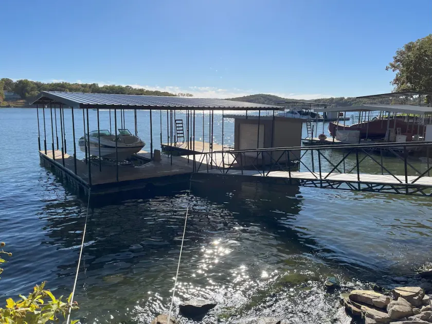 PEACEFUL HOME-4 BEDROOMS, 3 KING BEDS, 4 BATHROOMS, EASY PARKING & A BOAT SLIP! - Image 1
