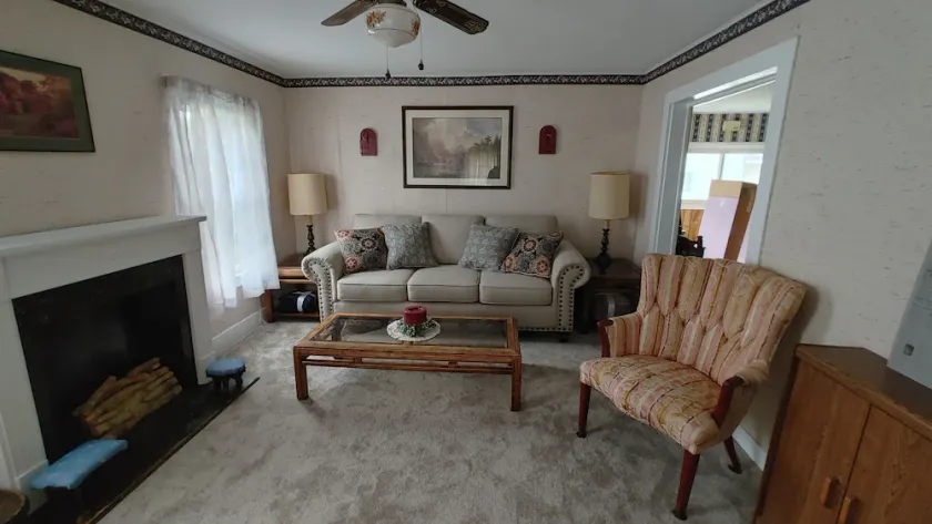 Entire Home - 4 Bedroom - Sleeps 10 Canandaigua - Steps Off Main St / Downtown - Image 1