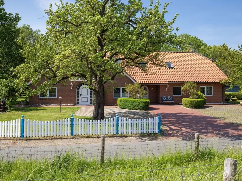 Wonderful private villa for 20 people with WIFI, TV, terrace and pets allowed - Image 1