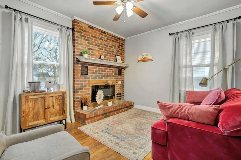 Spacious 4BR Home with Cozy Vibes in Louisville - Image 1