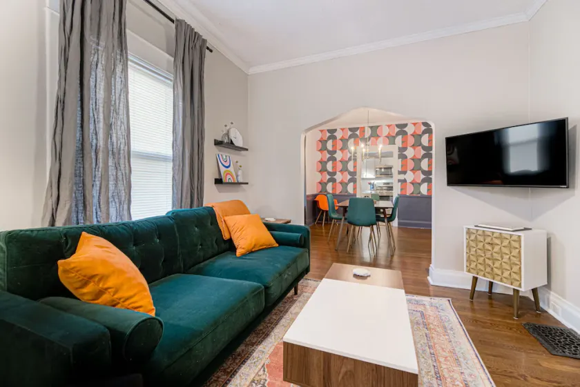*NEW* Mid-Century Modern Bungalow! Ideal Location -3Bed/2BR - Image 1