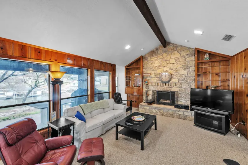Lake House At Granbury 3 Bedroom Home - Image 1