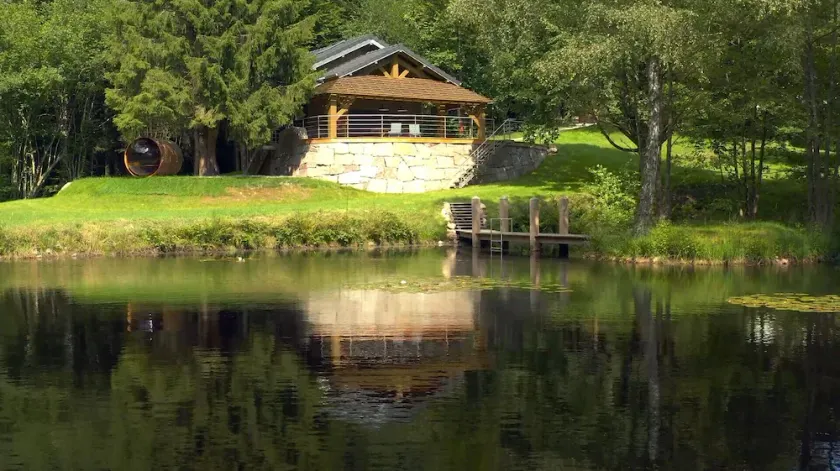 Magnificent chalet on a green island. 2 ponds, private sauna and jacuzzi - Image 1
