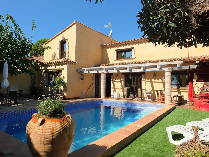 Villa Tranquila a charming 4bedroom villa with air-conditioning & private swimming pool - Image 1