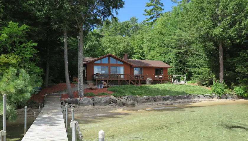 Beautiful Winnipesaukee Veasey Shore, Mountain View, Sandy beach, 50 ft dock. - Image 1
