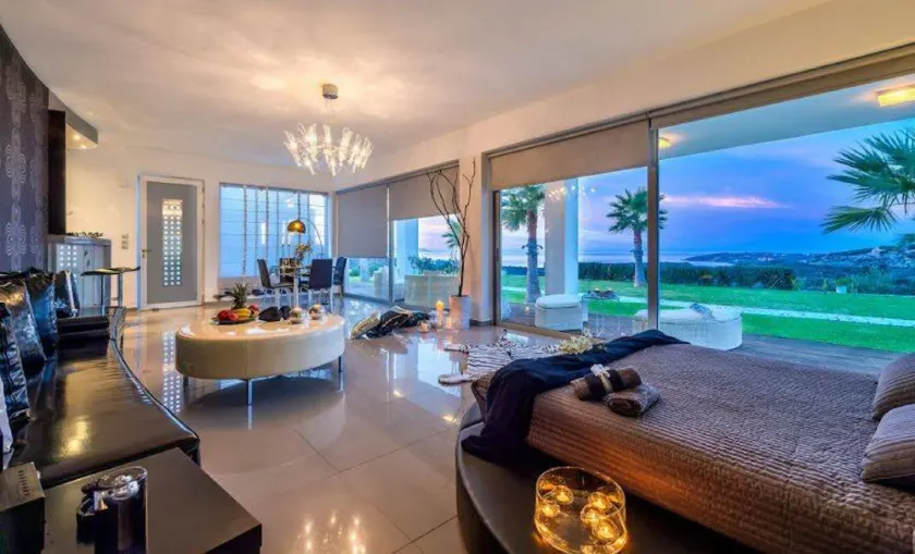 Black Pearl Suite(2-4 Persons) - Image 1