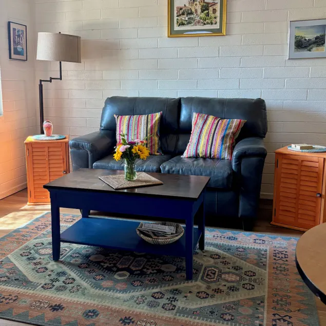 Cozy Vintage Two Bedroom Villa In Green Valley - Image 1