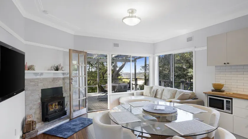 Cosy coastal cottage with AC and walking distance to beach - Image 1