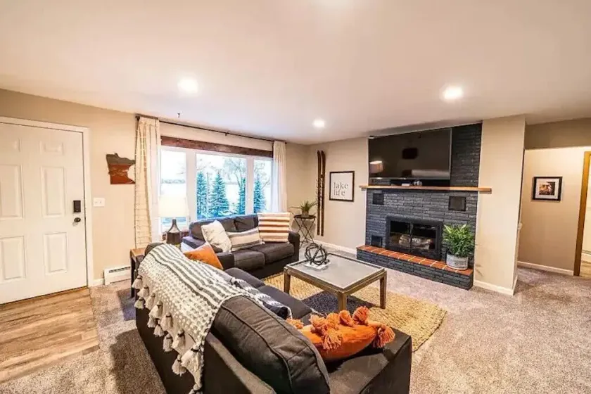 Lakefront Condo, 2 bedroom, with Dock & Private Patio! Walk to Restaurants! - Image 1
