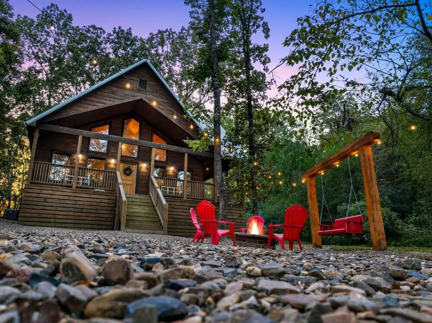 Hey There Delilah · Romantic Honeymoon Haven with Private Hot Tub and King Suite - Image 1