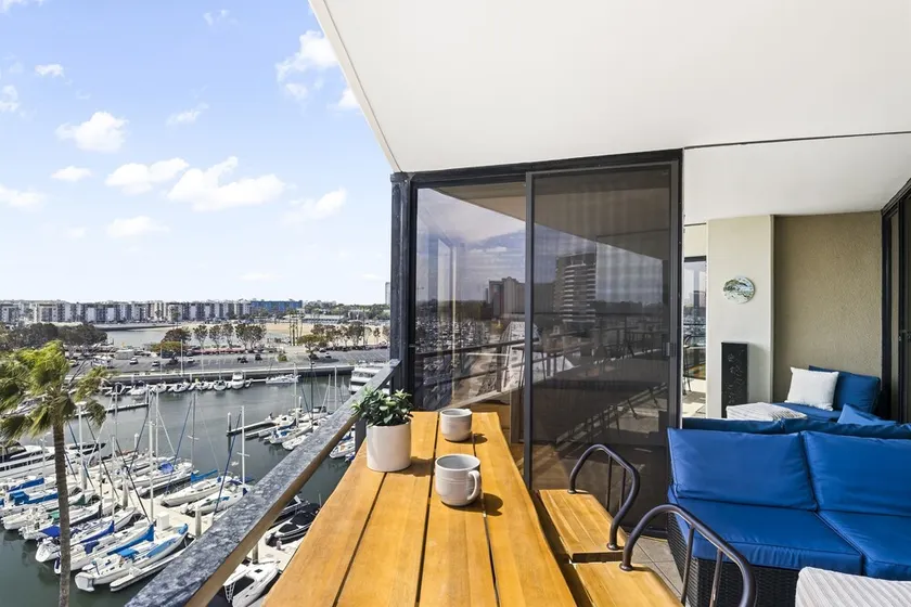 Beautiful Waterfront Retreat with Marina Views, Pool/hot tub/gym - Image 1