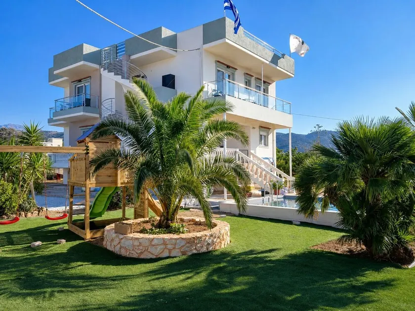 Helen Beachfront Apartments - Image 1