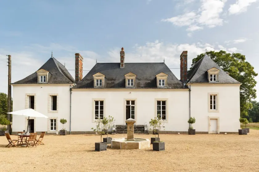 Chateau De La Houlberdiere - Image 1