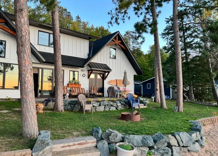 Super Gull Lake Beachfront Cabin! - Image 1