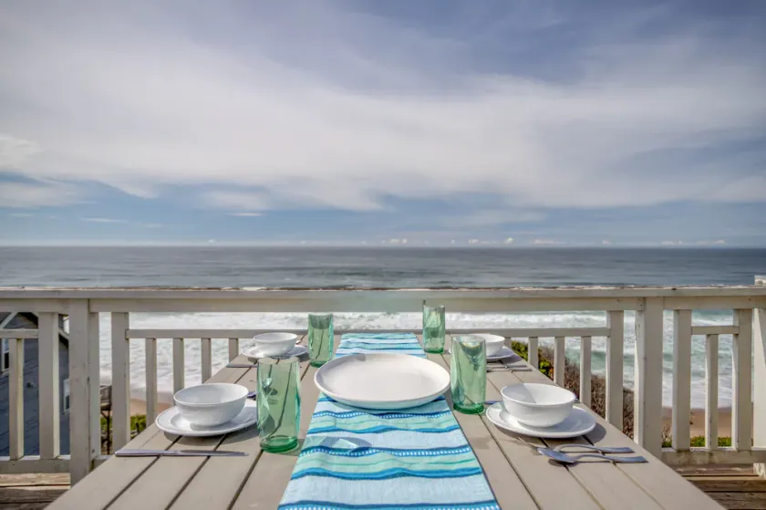 Storslået luksus i dette Oceanfront Bella Beach Home w / Ocean-View Hot Tub - Image 1